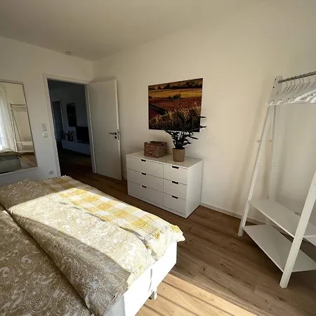 Rueckzugsort Im Rebenmeer Mit Terrasse, Grill & Parkplatz Daire Venningen
