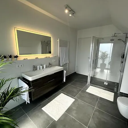 Vyne - Dachterrasse - Grill - Parkplatz Apartmán *